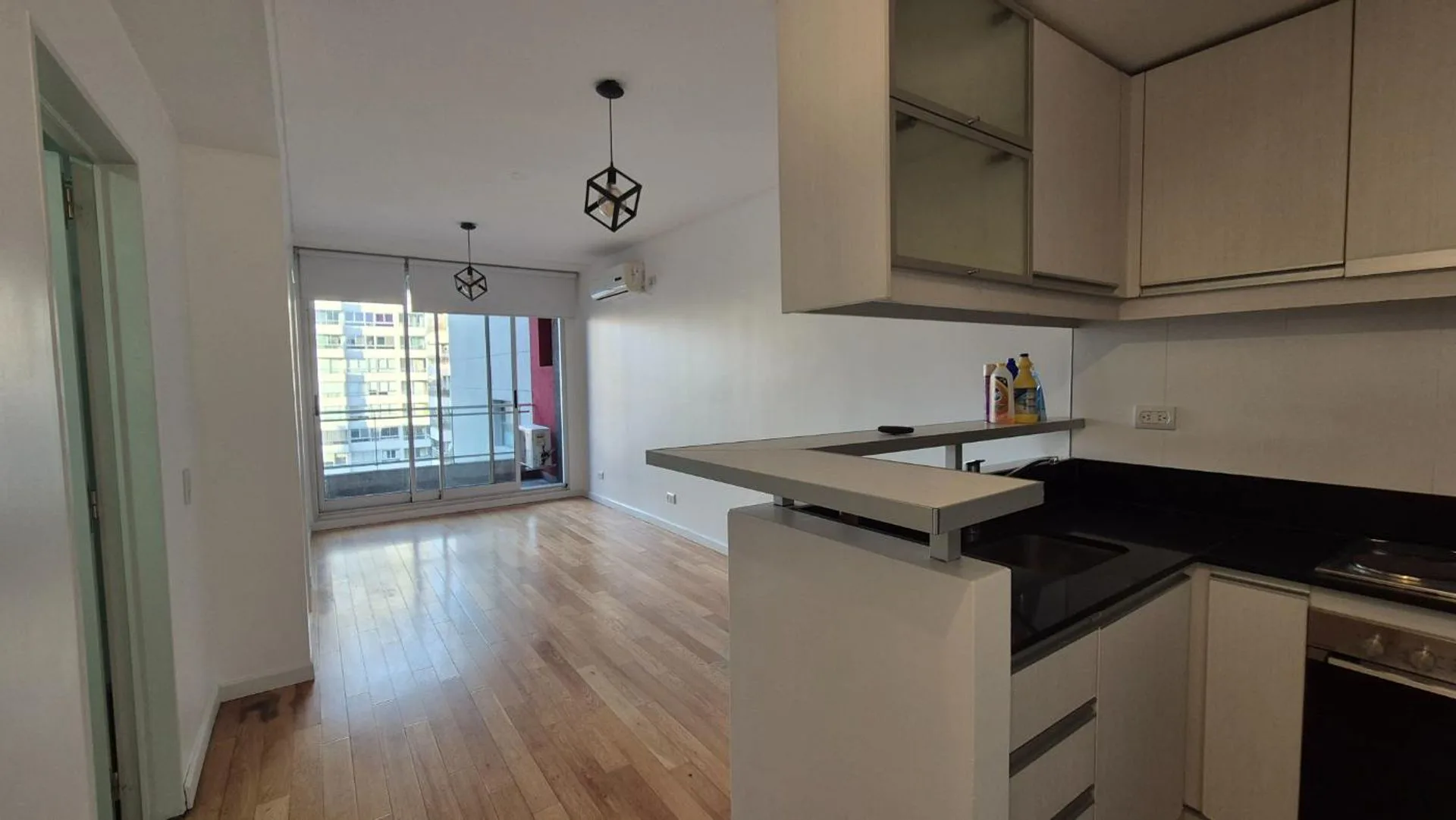 Dpto 2 ambientes balcón y amenities Alquiler foto 3