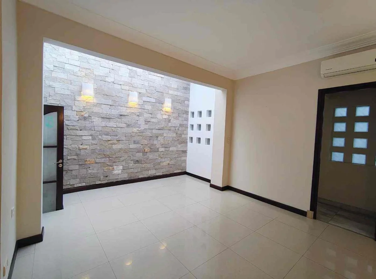 VENTA CASA 3 AMBIENTES CON GARAGE CHAUVIN foto 3