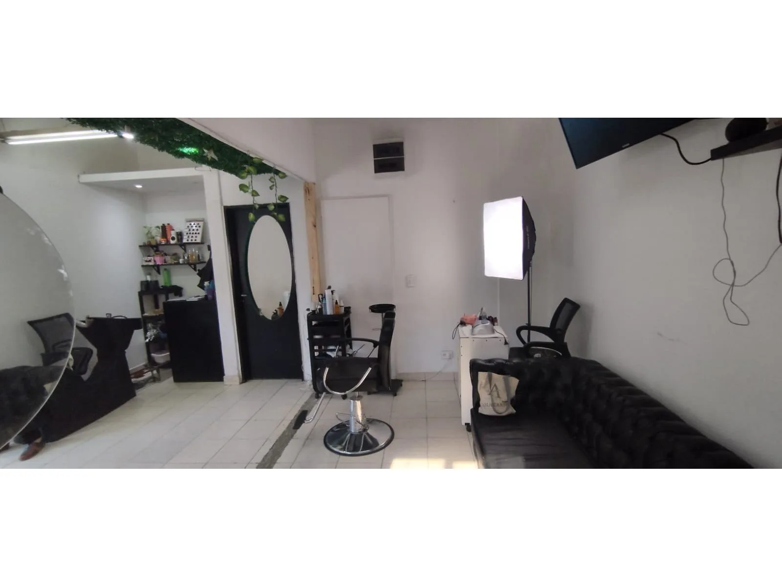 Venta de Local sobre avenida foto 4
