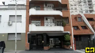 Magnifico piso de 5 ambientes con cochera cubierta y cuatro baños. foto 1