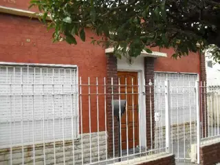 Casa en Venta en Castelar, Morón, Buenos Aires foto 1