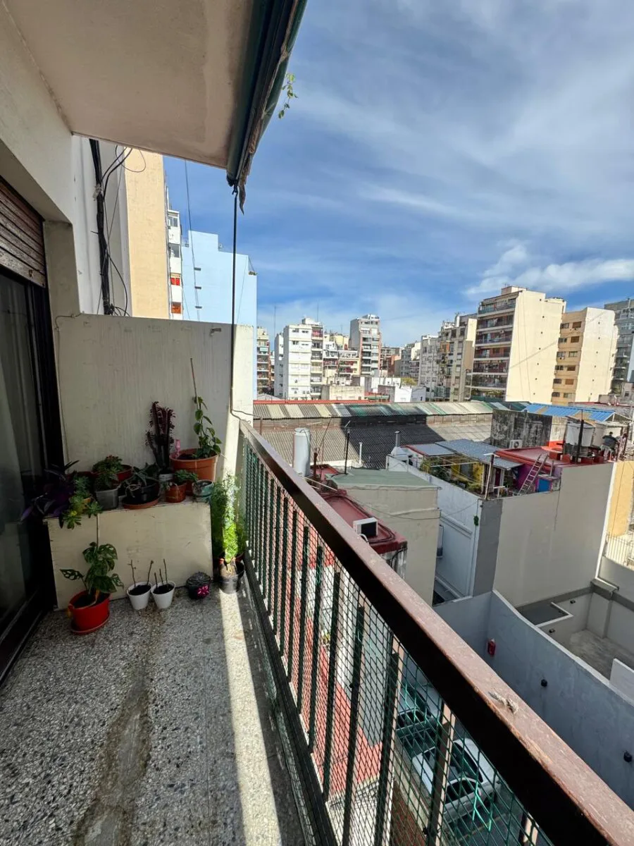 VENTA SEMIPISO 4 AMBIENTES CON DEPENDENCIA Y BAULERA - AV. LA PLATA 400 - CABALLITO
