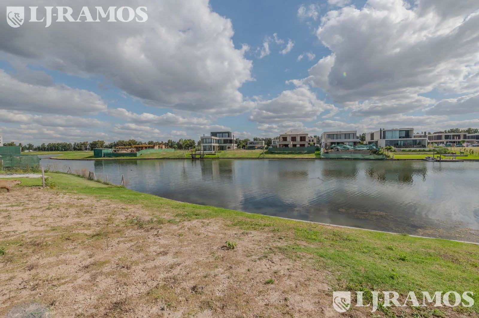 Lote a la laguna, en venta en Los Puentes - Nordelta foto 2