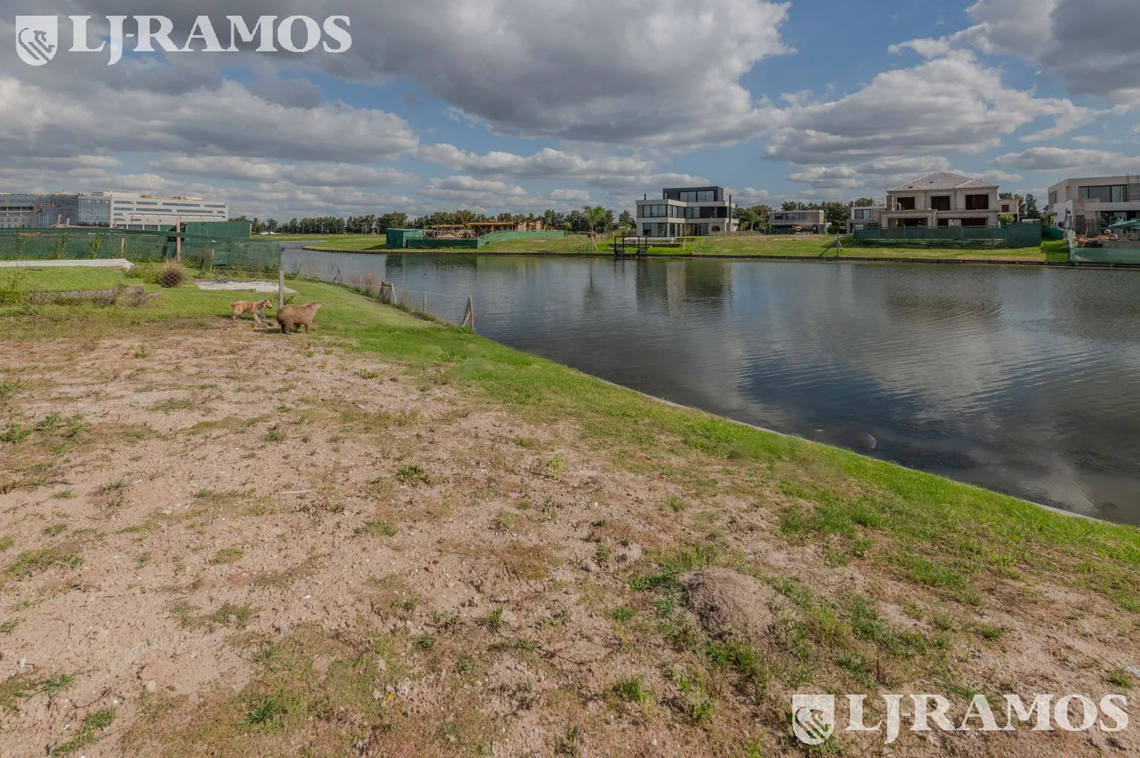 Lote a la laguna, en venta en Los Puentes - Nordelta foto 3