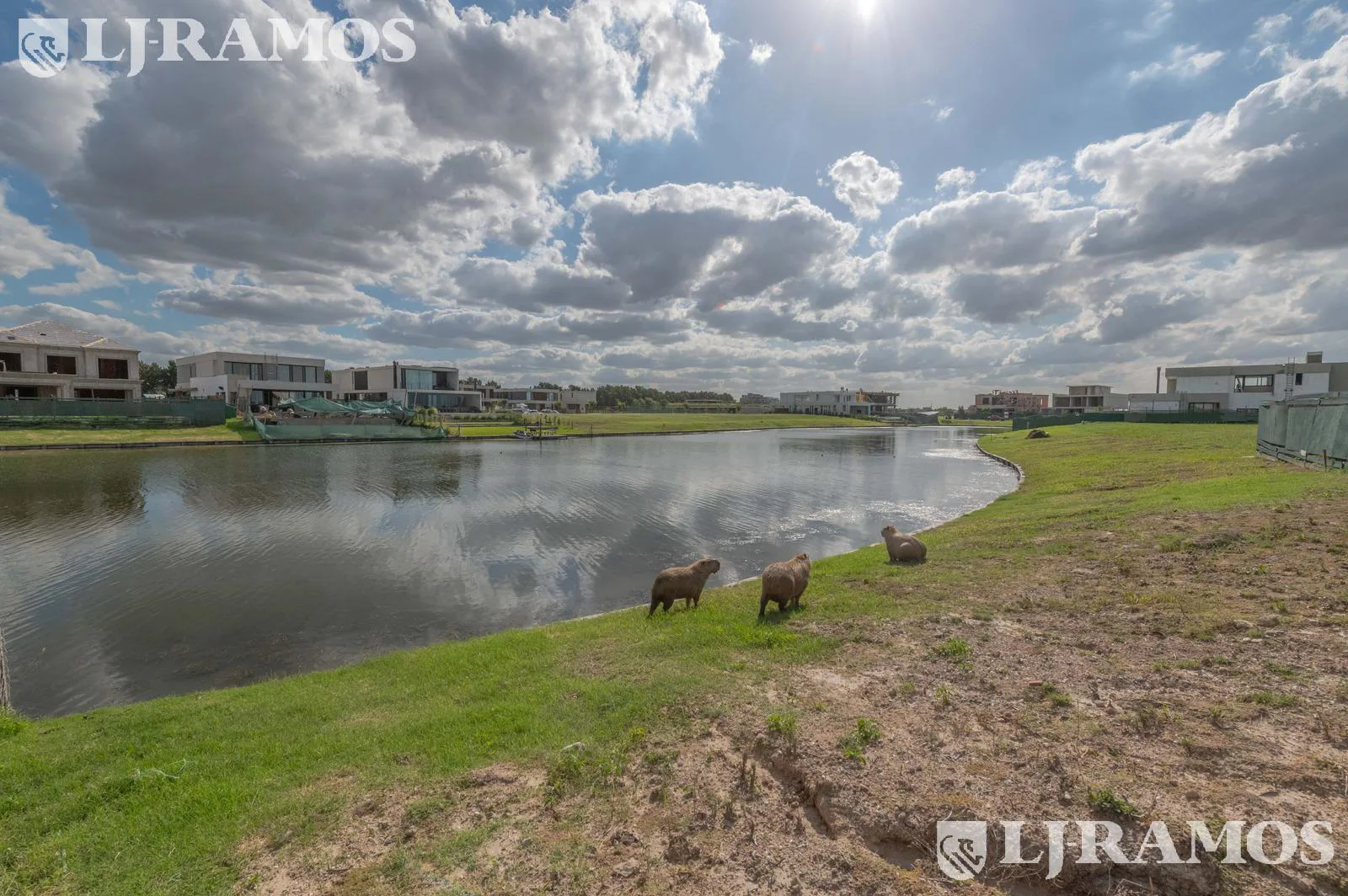 Lote a la laguna, en venta en Los Puentes - Nordelta foto 4