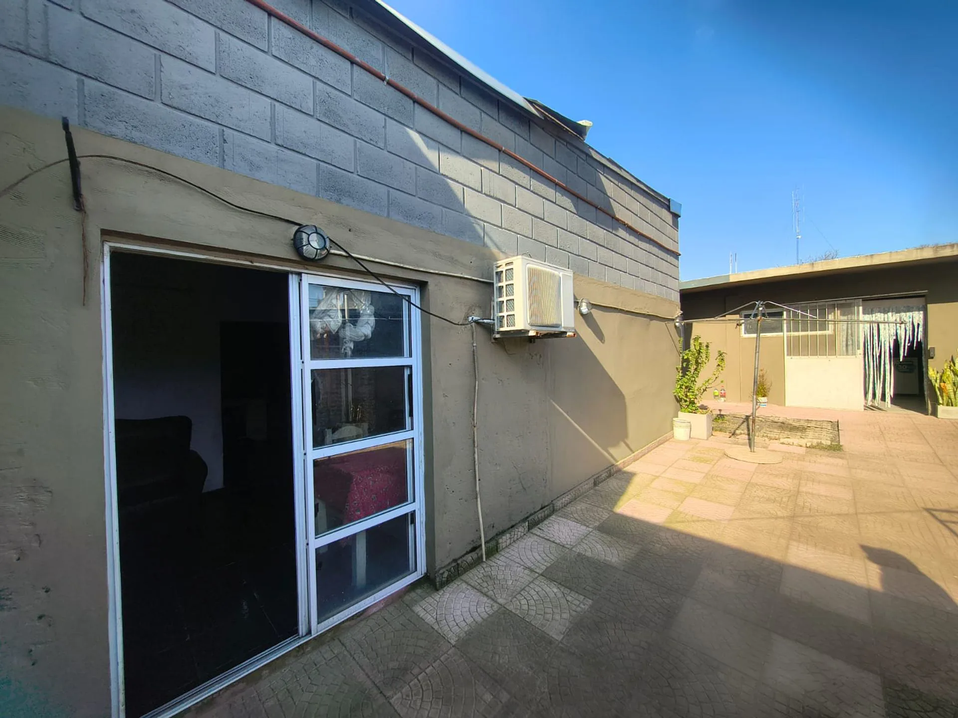 VENTA CASA 5 AMB PTE DERQUI LOCAL DEPENDENCIA foto 4