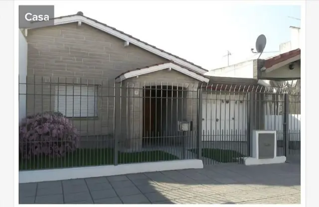 VENTA DE EXCELENTE CHALET 3 AMBIENTES CON COCHERA - LLAVALLOL