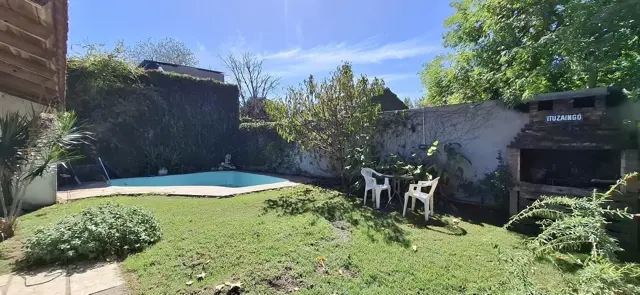 Casa en Venta, 5 ambientes, Villa Ballester, con parque y pileta