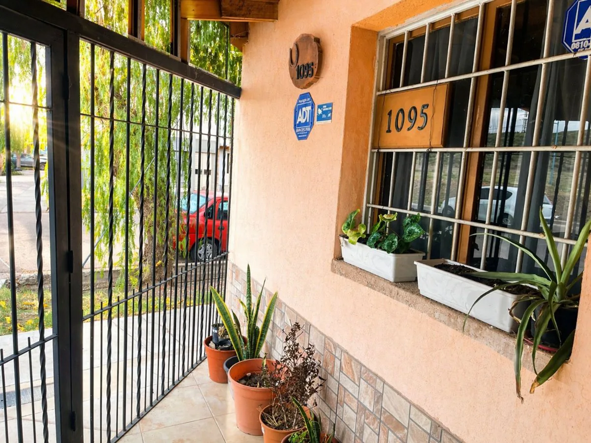 CASA EN VENTA - Barrio Brasil Godoy Cruz foto 3