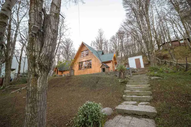 VENTA DE CASA TIPO CABAÑA + MONOAMBIENTE
