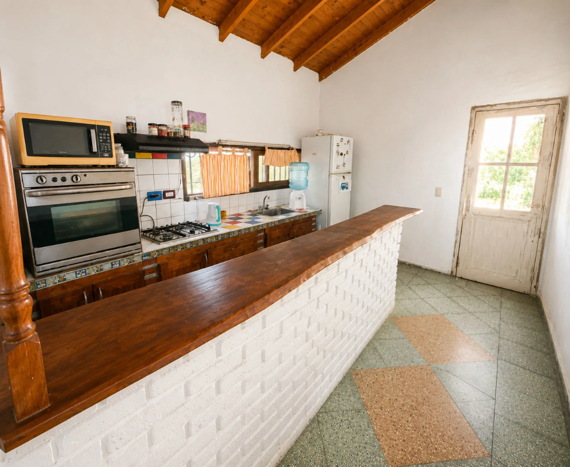 VENTA CASA  4 AMBIENTES AMPLIO PARQUE CON PARRILLA foto 5