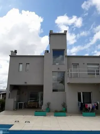 SE VENDE EXCELENTE PROPIEDAD MODERNA foto 3