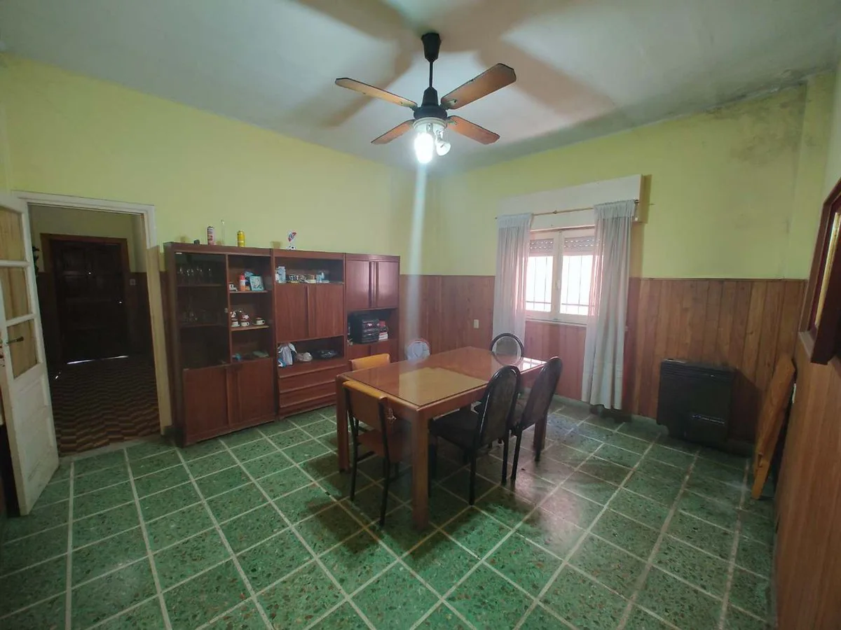 VENTA CASA 4 AMBIENTES, MORON, APTO CREDITO! foto 4