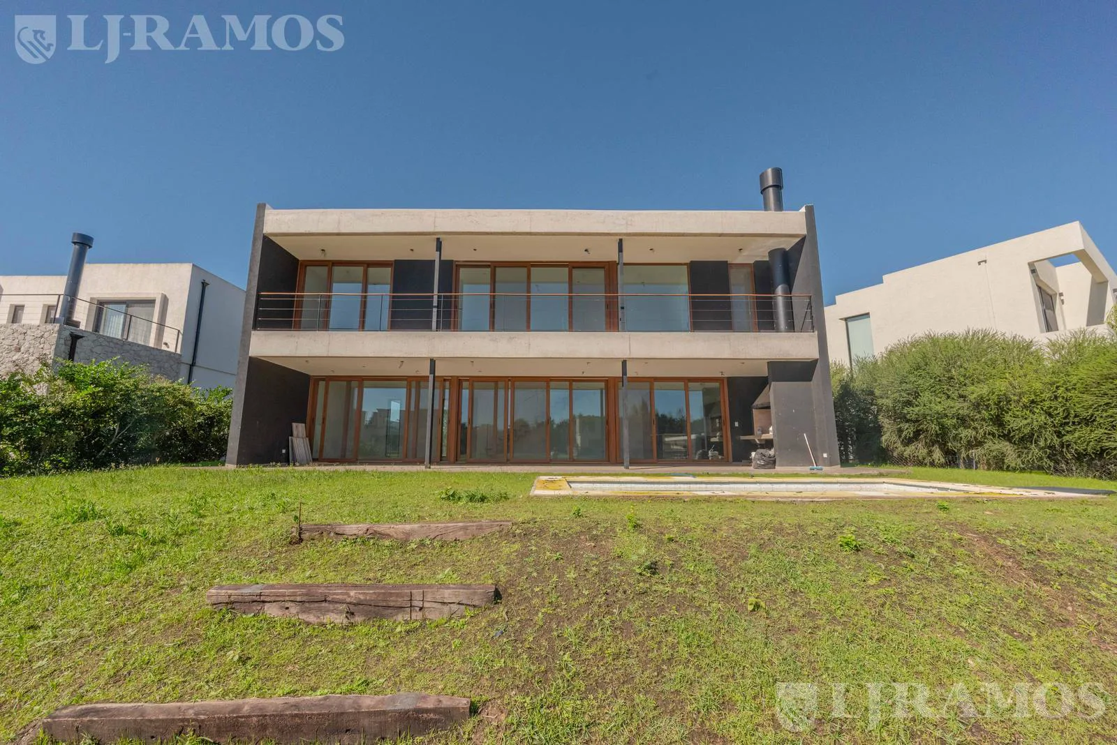 A la laguna a estrenar    4 dormitorios, en venta  en Laguna Grande foto 2