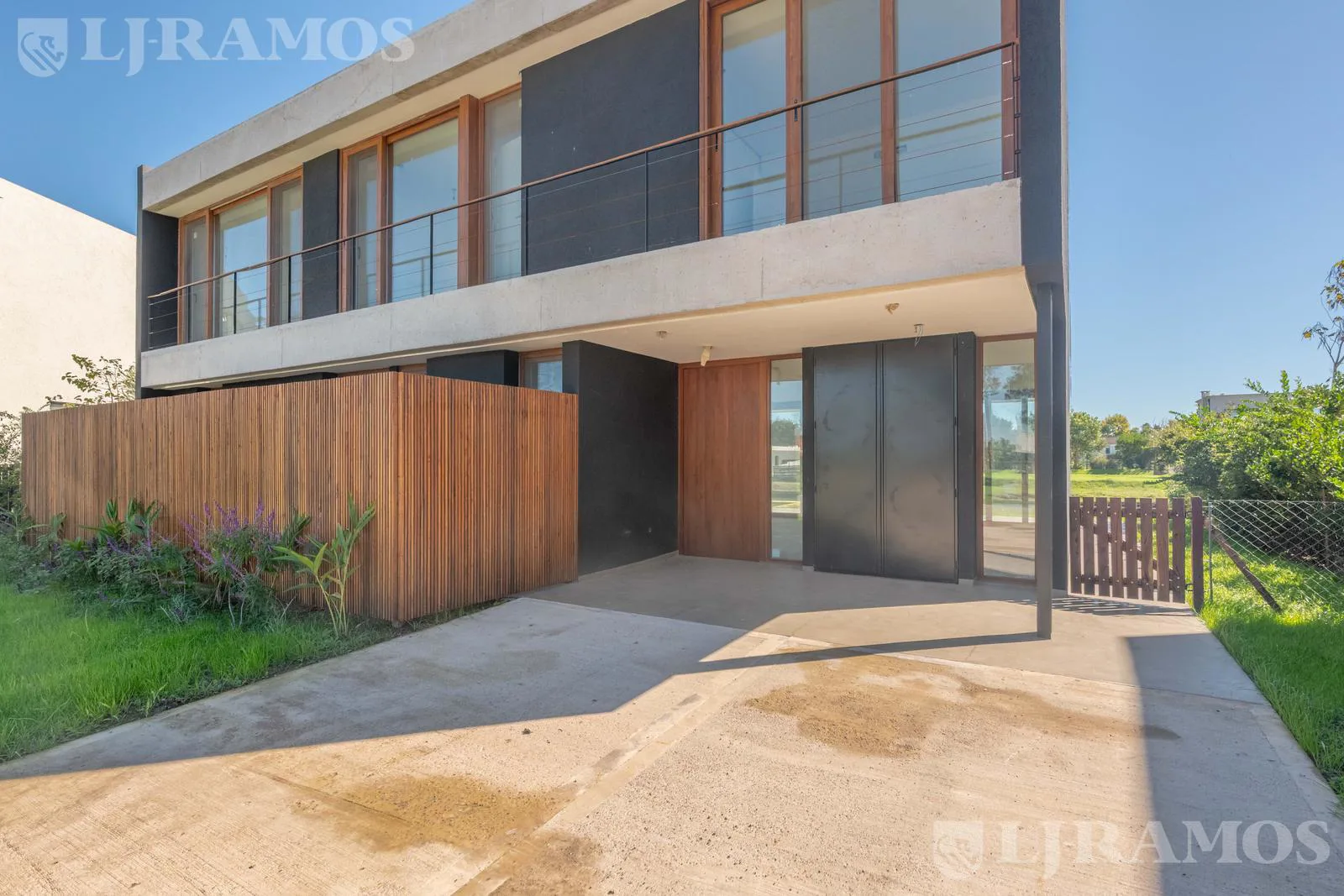 A la laguna a estrenar    4 dormitorios, en venta  en Laguna Grande foto 3