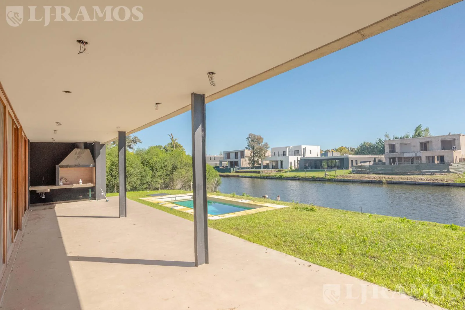 A la laguna a estrenar    4 dormitorios, en venta  en Laguna Grande foto 4