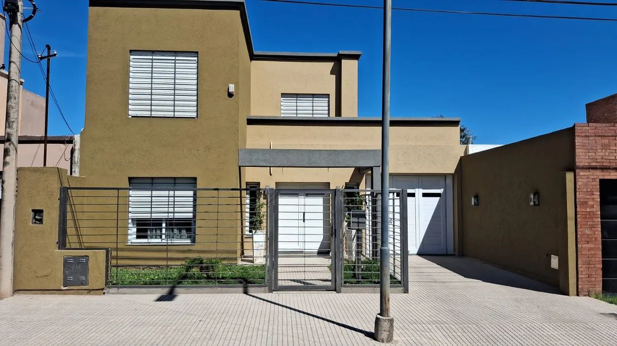 VENTA CASA 4 DORMITORIO CON PILETA VILLA MARIA