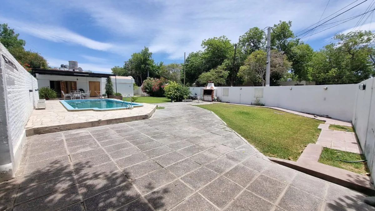 VENTA - Casa en Rivadavia c/Pileta. 3 Dormitorios. foto 3