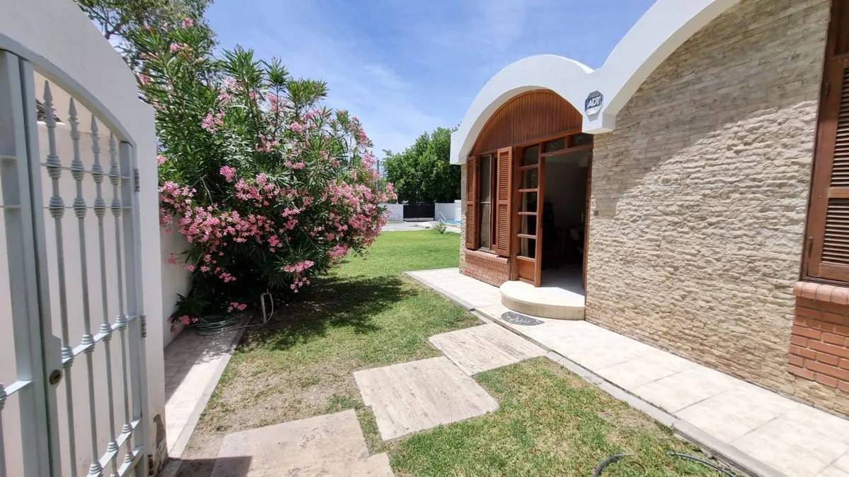 VENTA - Casa en Rivadavia c/Pileta. 3 Dormitorios. foto 5