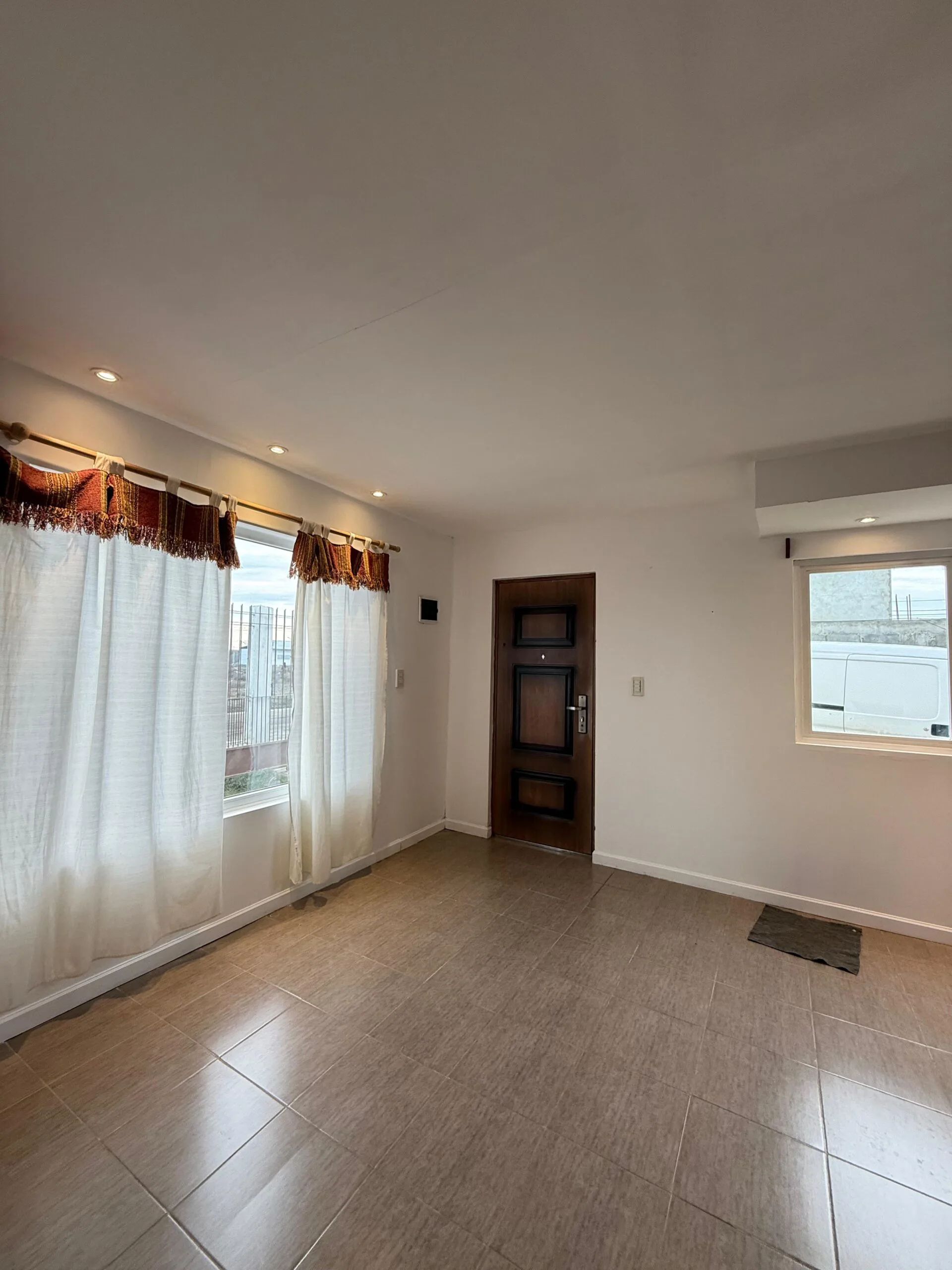 ALQUILER / VENTA – CASA – AUSTRAL foto 2