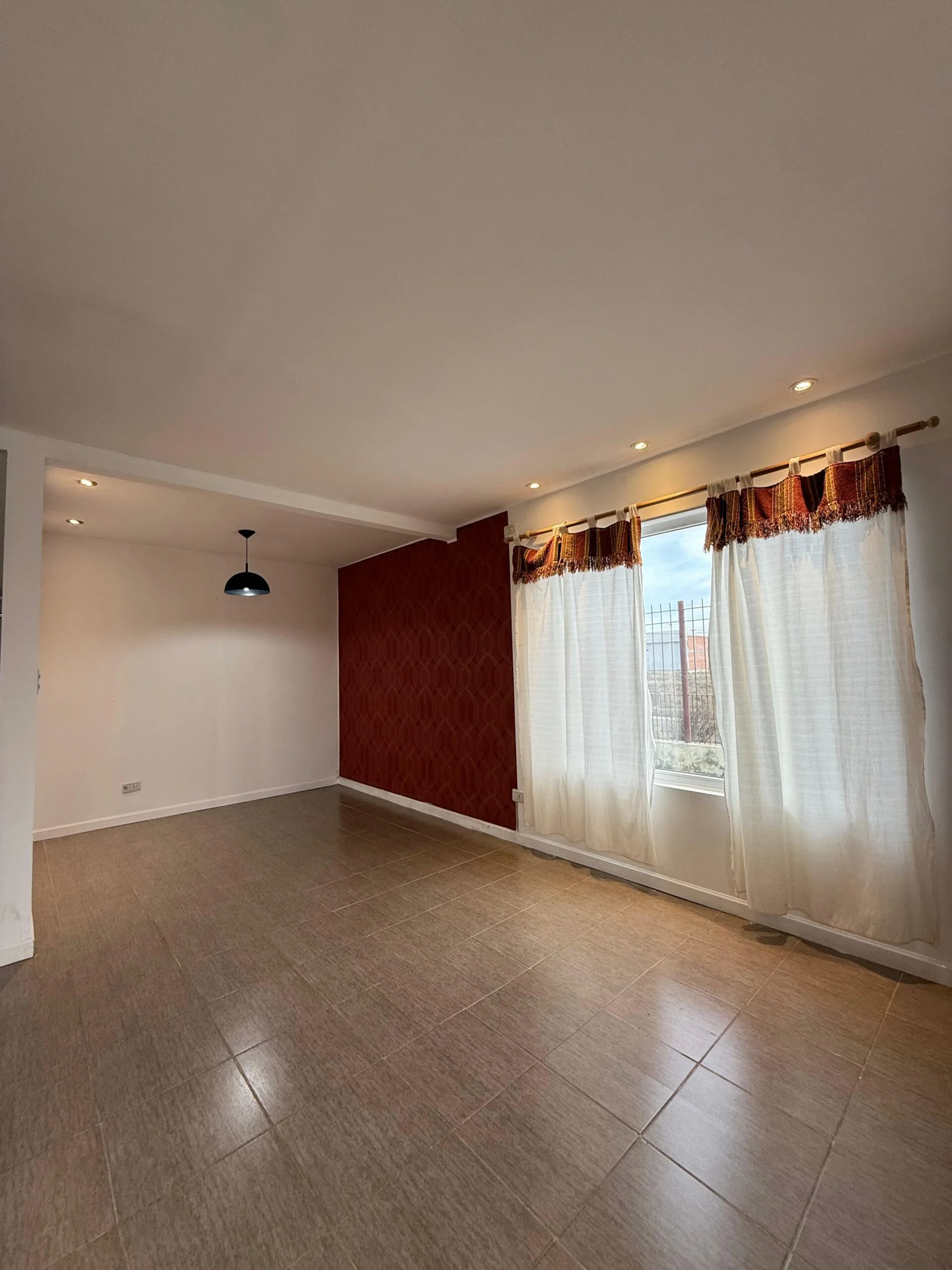 ALQUILER / VENTA – CASA – AUSTRAL foto 3