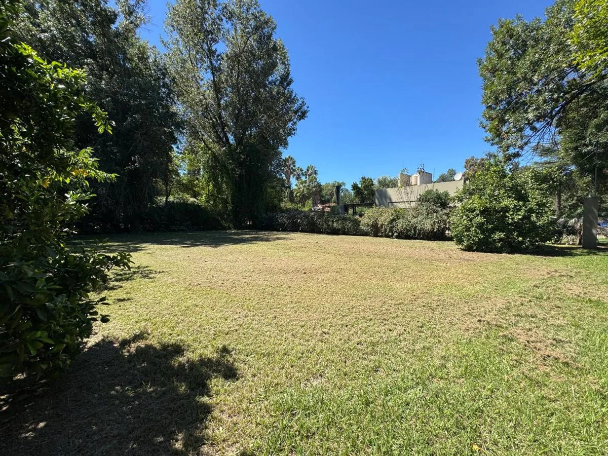 SE VENDE TERRENO EN LOS MOLINOS. UBICACION UNICA foto 4