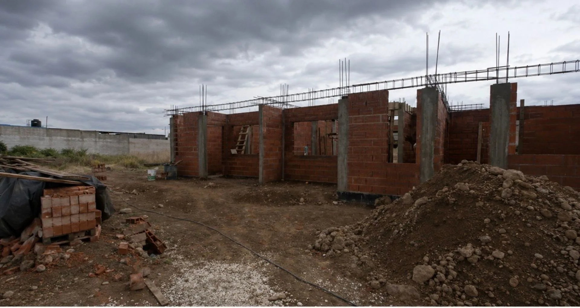 VENTA DUPLEX 4 AMBIENTES CAISAMAR EN POZO foto 4