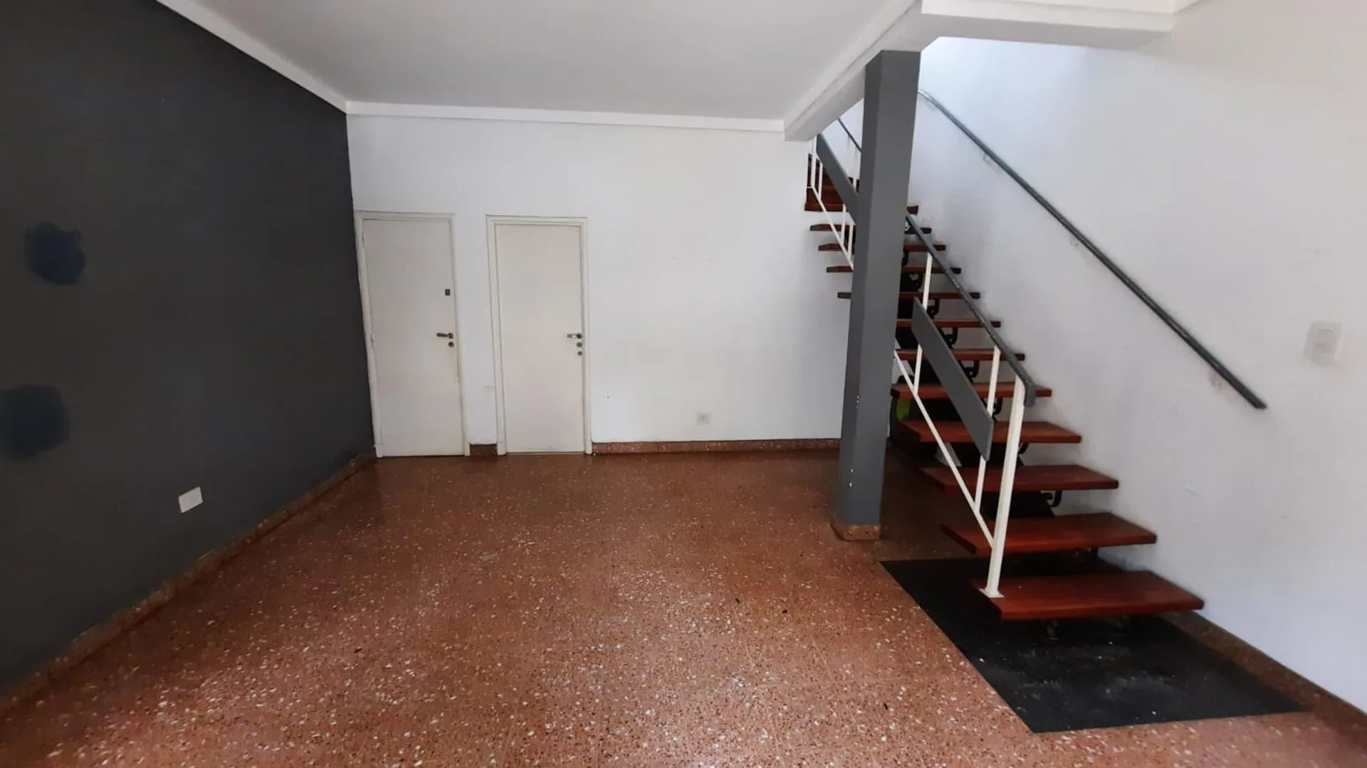 VENTA CASA 3 AMBIENTES VILLA MARTELLI COCHERA foto 4