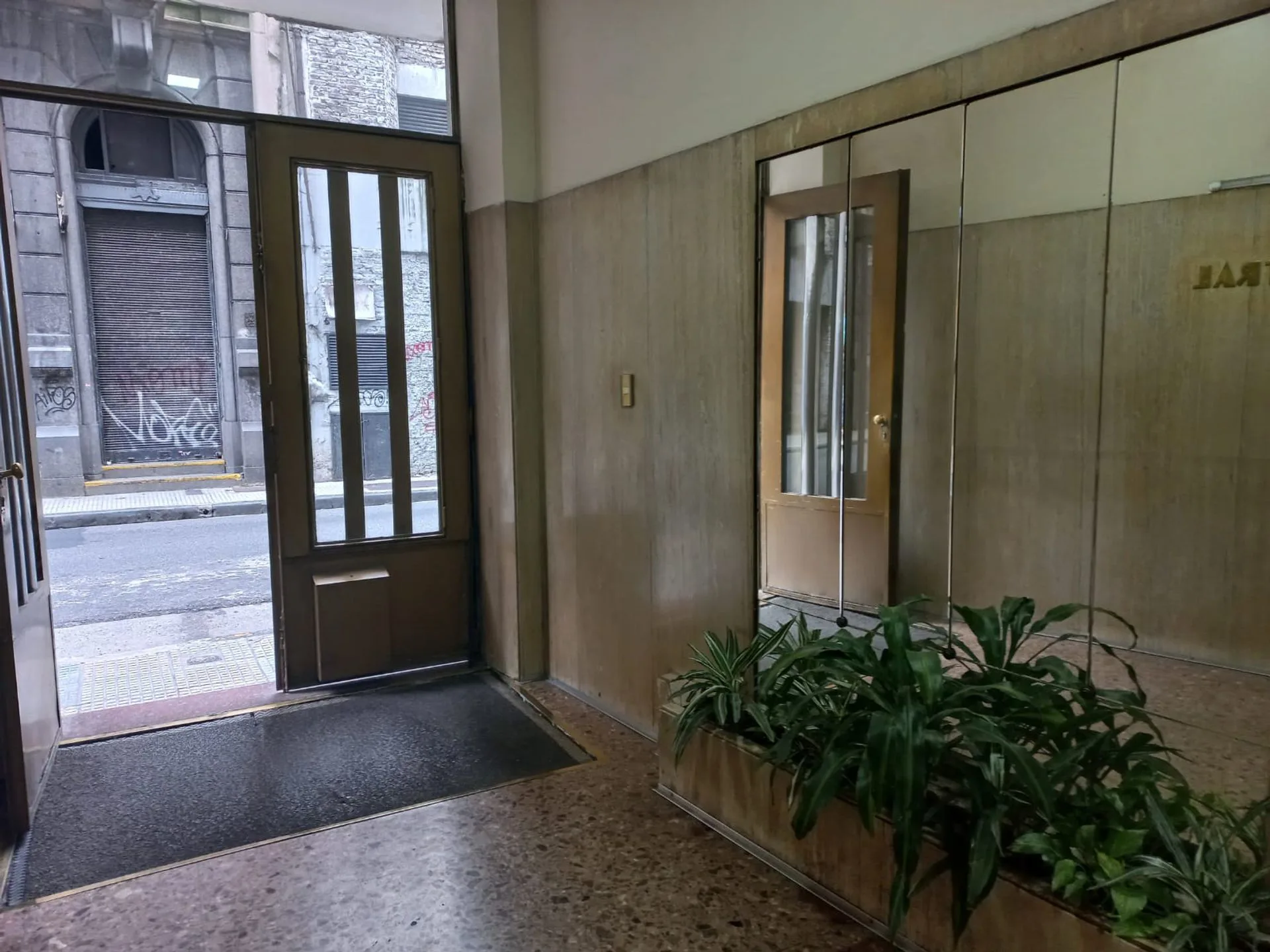 VENTA OFICINA MICROCENTRO foto 3