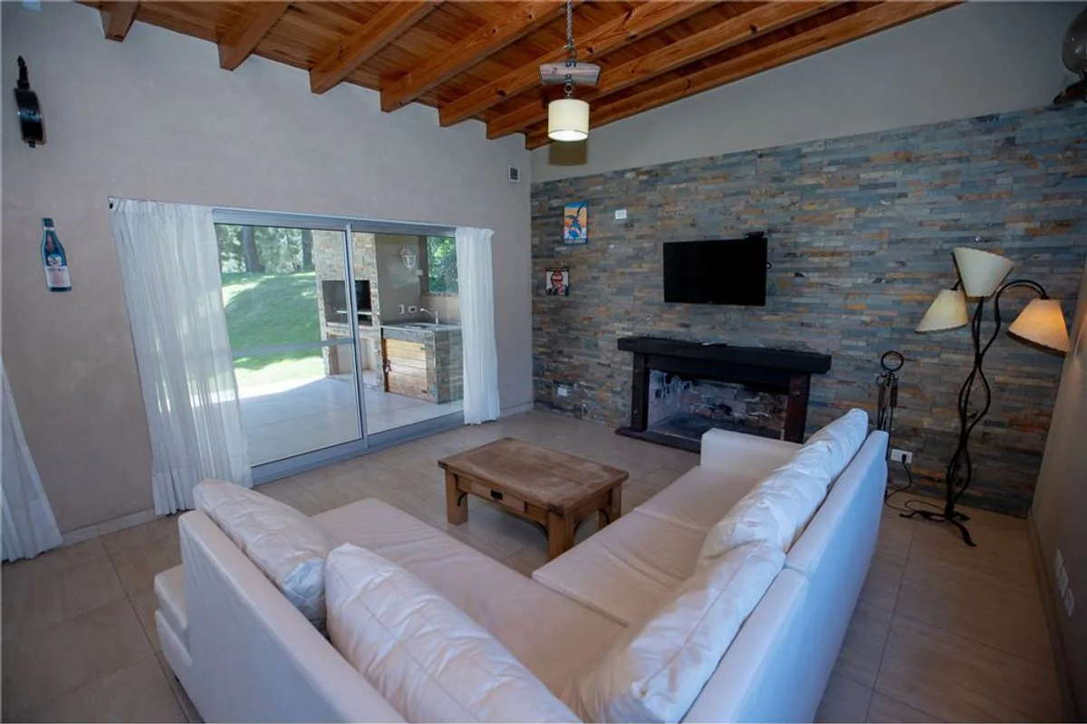 VENTA DE CASA EN COSTA ESMERALDA CON GAS NATURAL foto 3