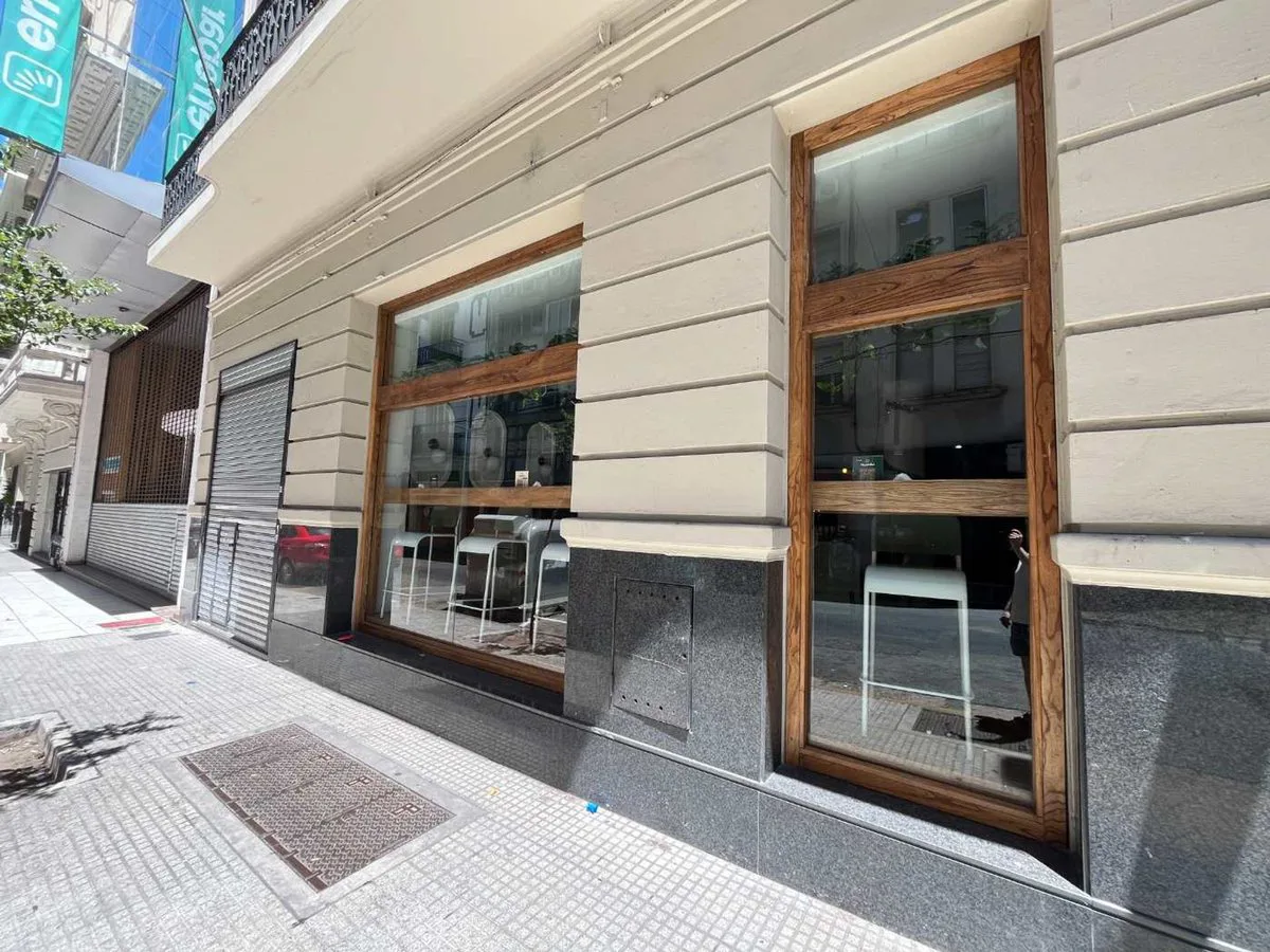 EDIFICIO ÚNICO EN ESQUINA P/ OFICINA O DESARROLLO foto 2