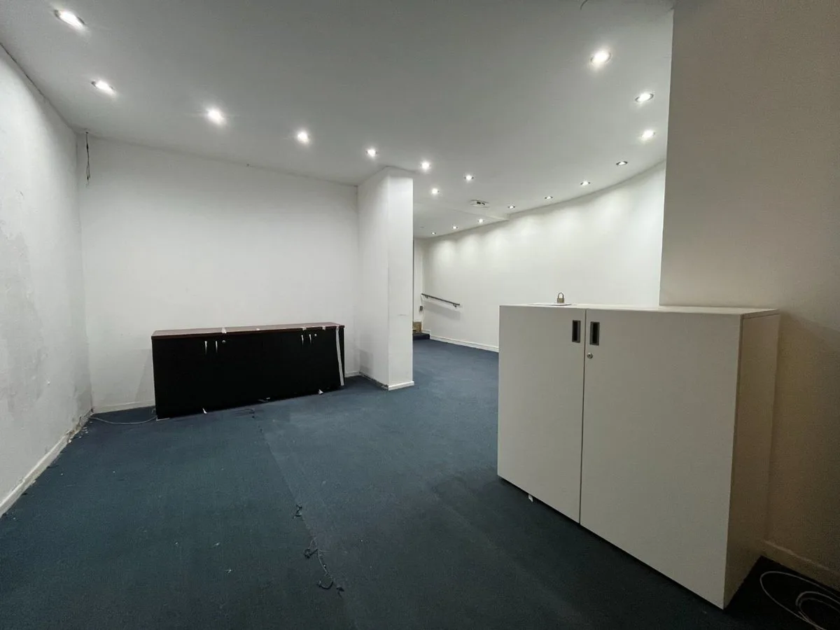 EDIFICIO ÚNICO EN ESQUINA P/ OFICINA O DESARROLLO foto 5
