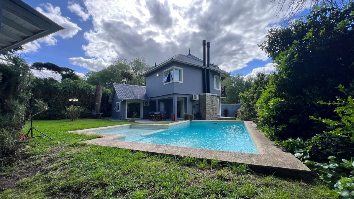 Venta casa 5 ambientes con pileta Colina Alegre