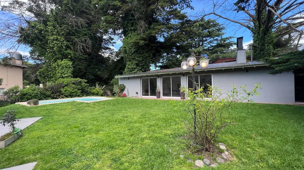 Venta casa 5 ambientes con pileta Colina Alegre foto 3