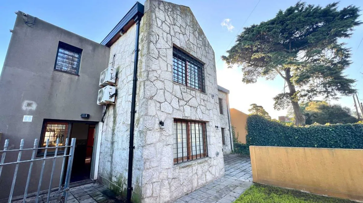 VENTA CASA 4 AMB 2 PLANTAS HIDROMASAJE GRAN PARQUE foto 2
