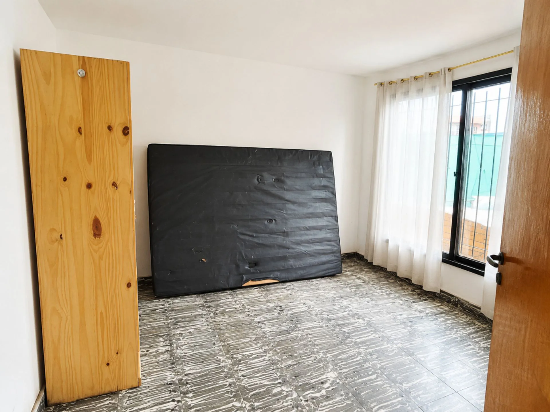 VENTA LOTE CON CASA A REFACCIONAR EN EL TALAR foto 3