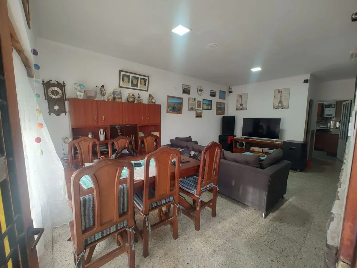 CASA 3 DORMITORIOS EN VENTA BERISSO QUINCHO PILETA foto 2