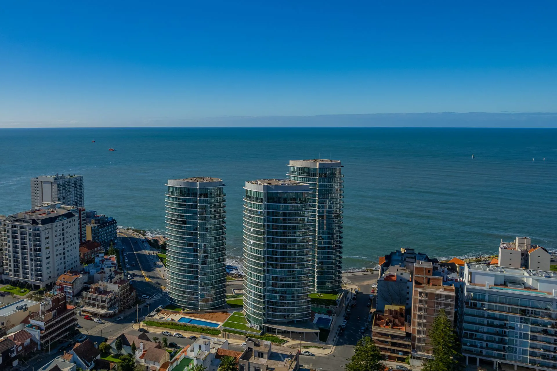 VENTA DEPARTAMENTO 3 AMBIENTE LUJOSO FRENTE AL MAR foto 2