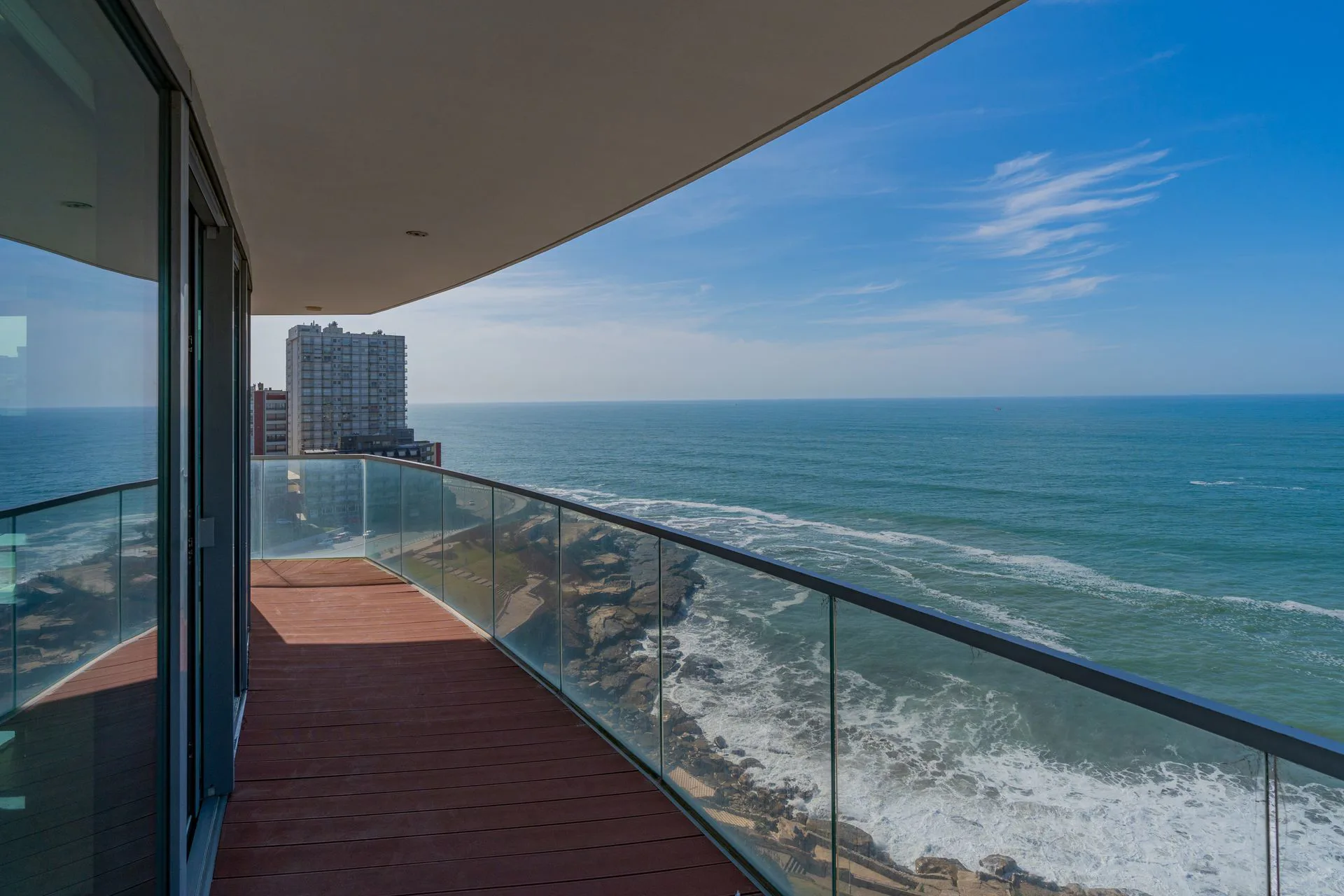 VENTA DEPARTAMENTO 3 AMBIENTE LUJOSO FRENTE AL MAR foto 4