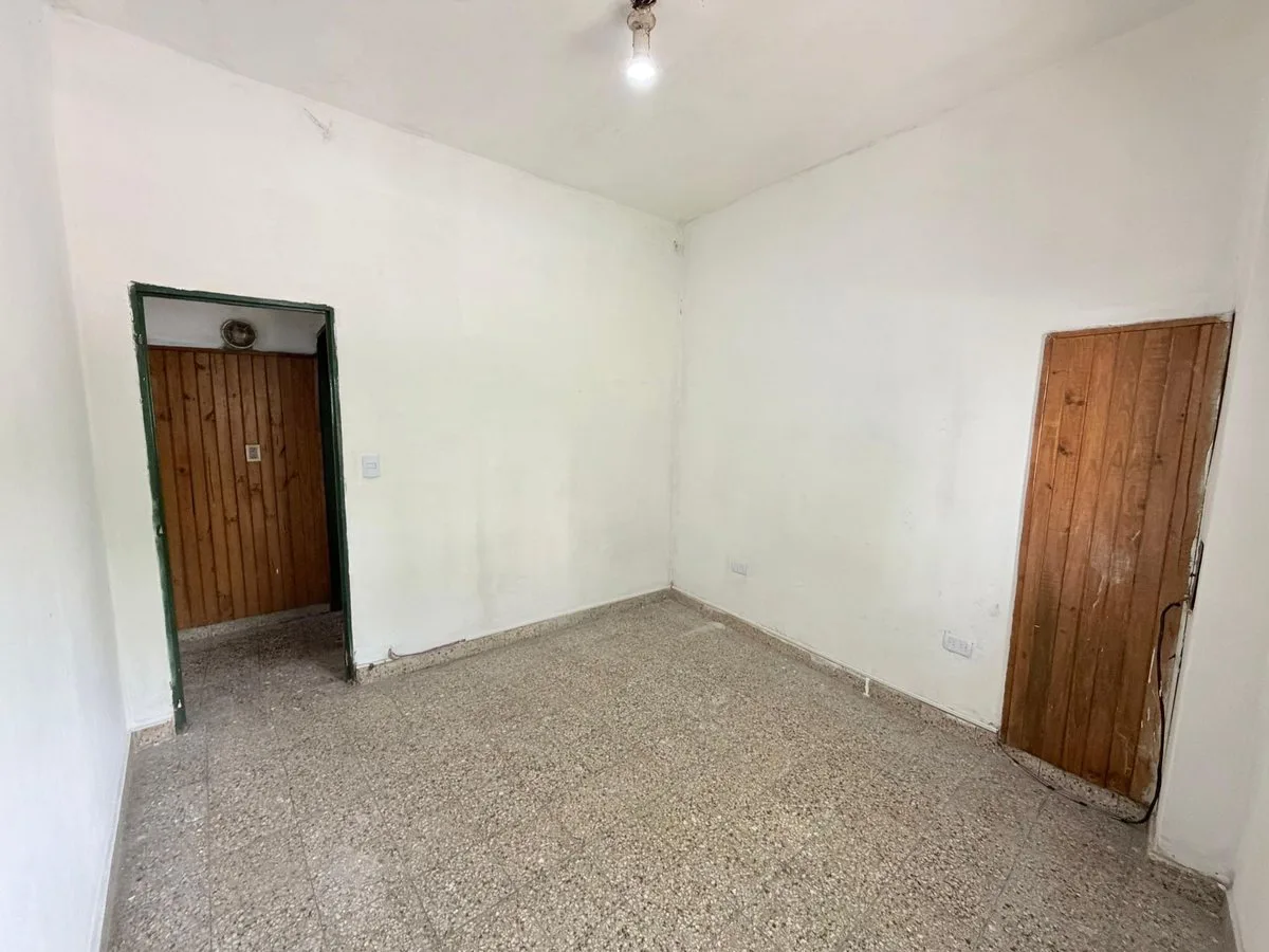 VENTA PH 2 AMB + LOCAL EN MORENO ZONA RESIDENCIAL foto 4
