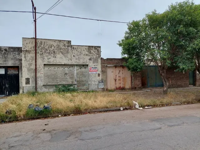 Casa a demoler sobre buen lote Parana 1671