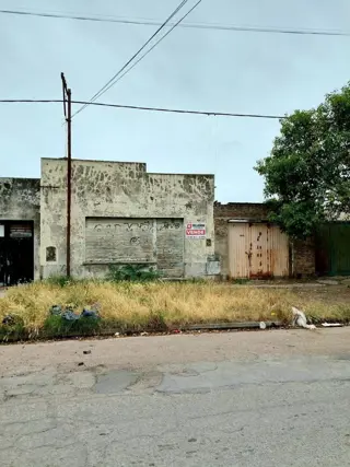Casa a demoler sobre buen lote Parana 1671 foto 2