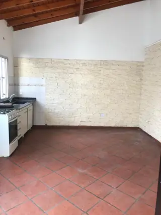 ALQUILER - PH 3 AMBIENTES CON PATIO - VILLA  MADERO - SIN EXPENSAS foto 1