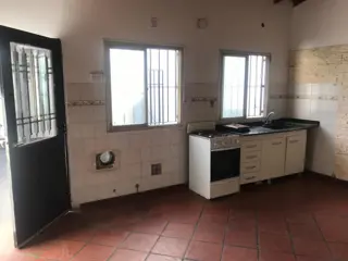 ALQUILER - PH 3 AMBIENTES CON PATIO - VILLA  MADERO - SIN EXPENSAS foto 2