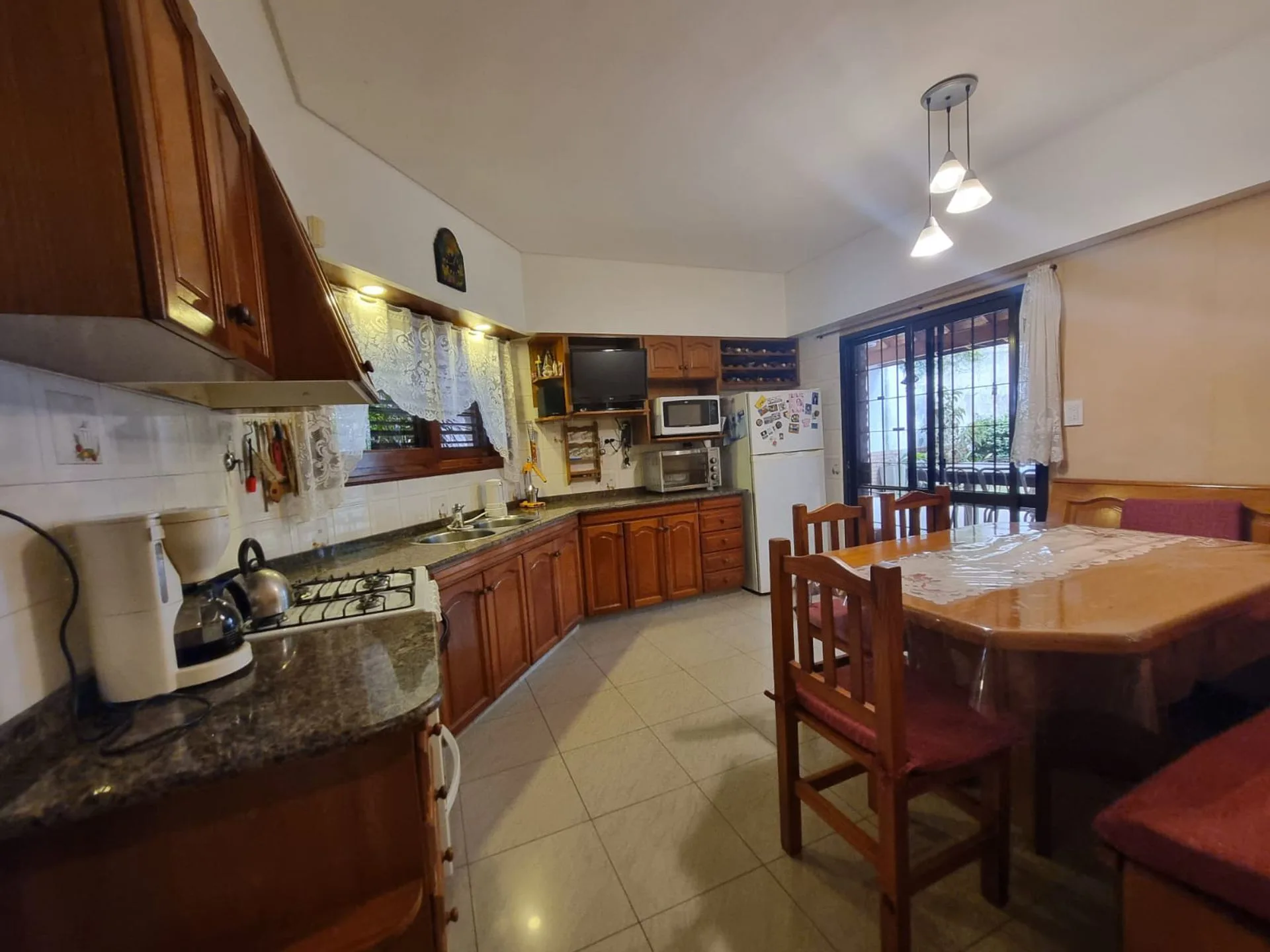 VENTA CASA 4 AMB CON QUINCHO Y PATIO foto 2