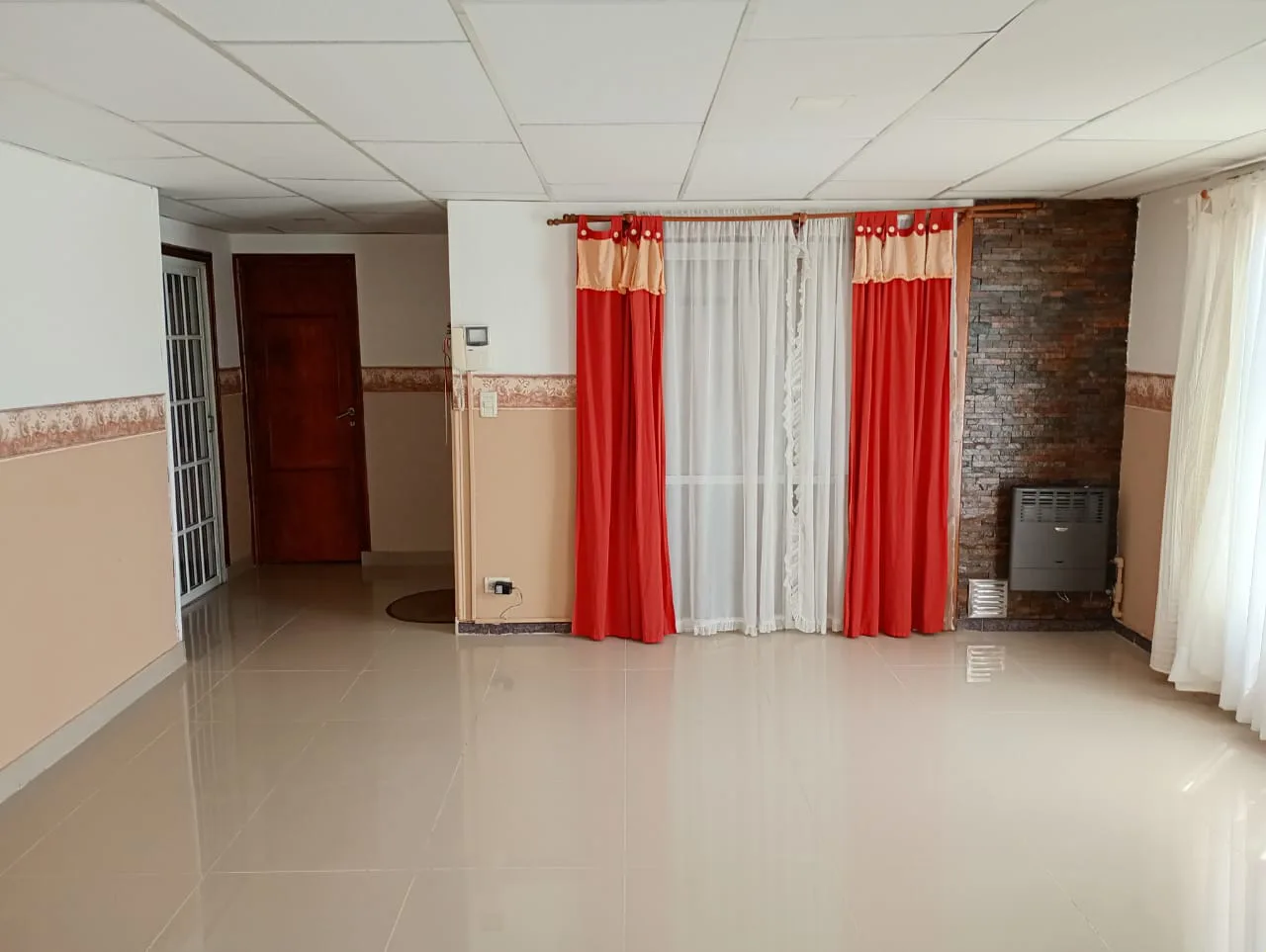 ALQUILER – CASA 5 DORMITORIOS – BARRIO C.A.P. foto 3