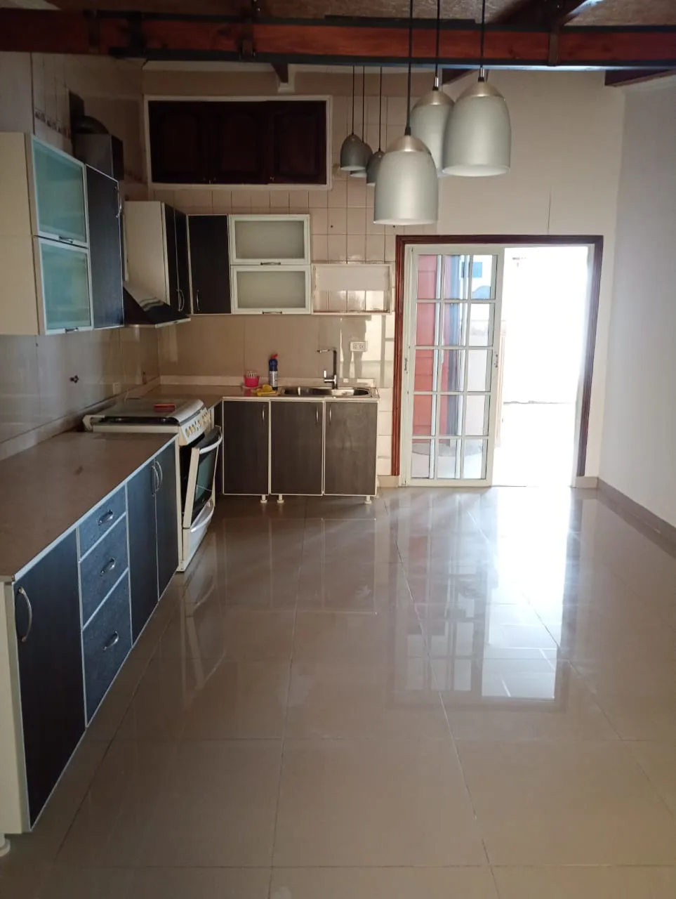 ALQUILER – CASA 5 DORMITORIOS – BARRIO C.A.P. foto 5