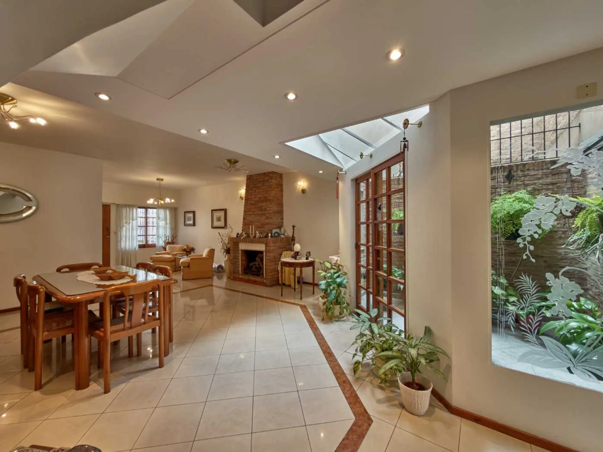 Venta triplex 6 amb, jardin y coch, Villa Urquiza foto 3