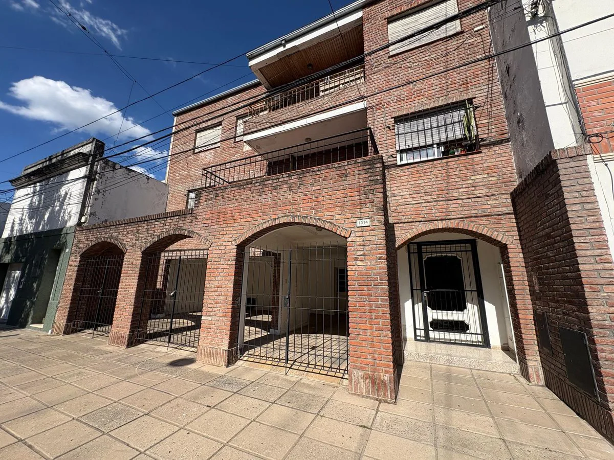 SE VENDE COMPLEJO DE DPTOS CON COCHERAS foto 2