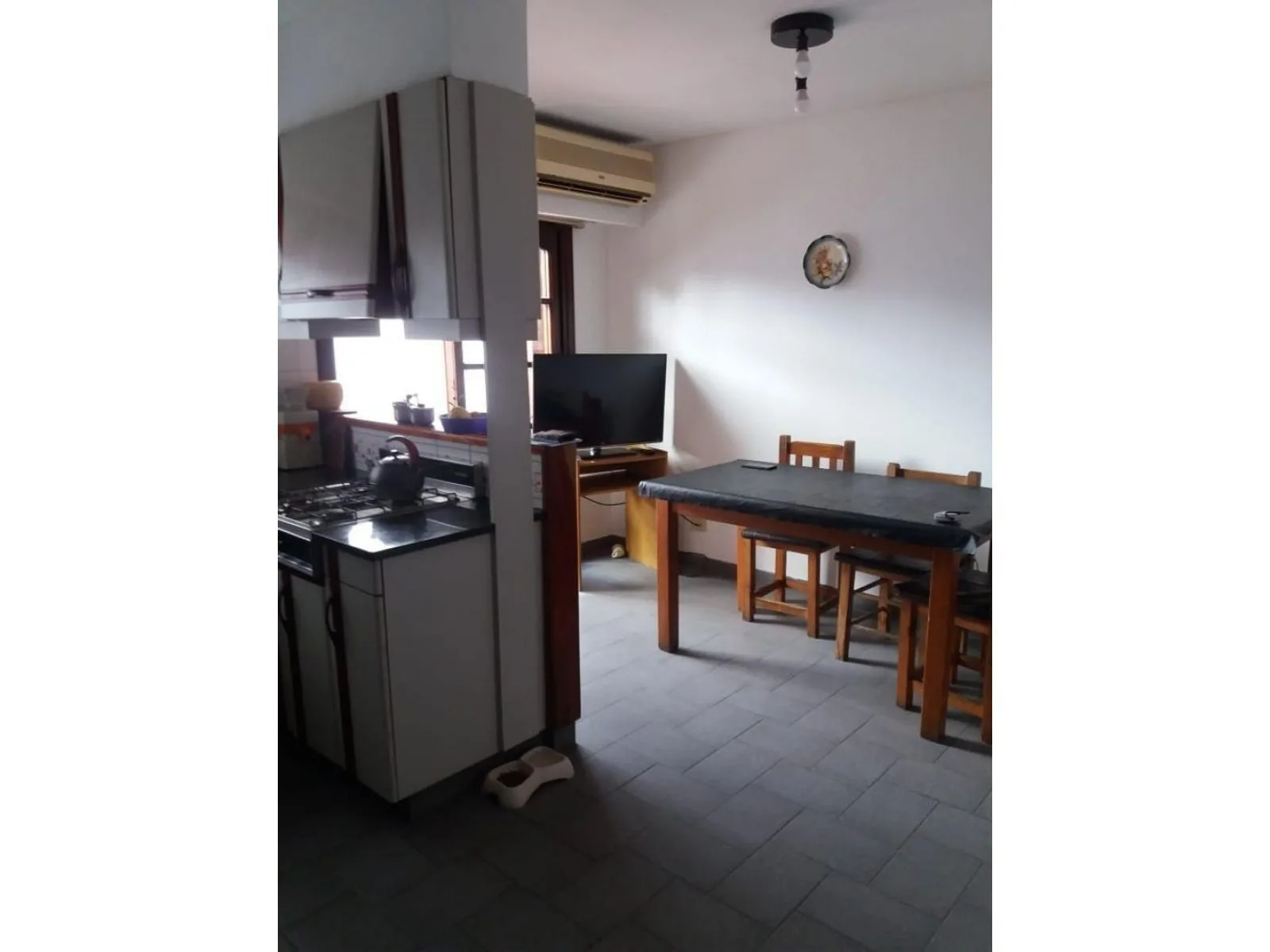 Excelente Propiedad En Dos Plantas Con Parque Y Parrilla foto 4